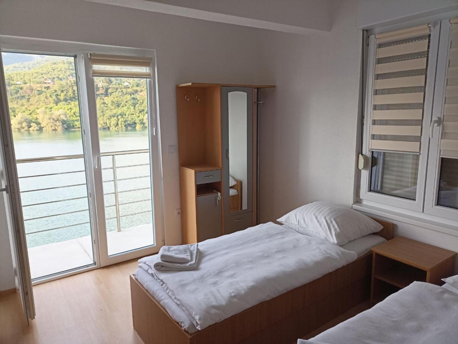 S&R Lake View Hostel Konjic Exteriör bild